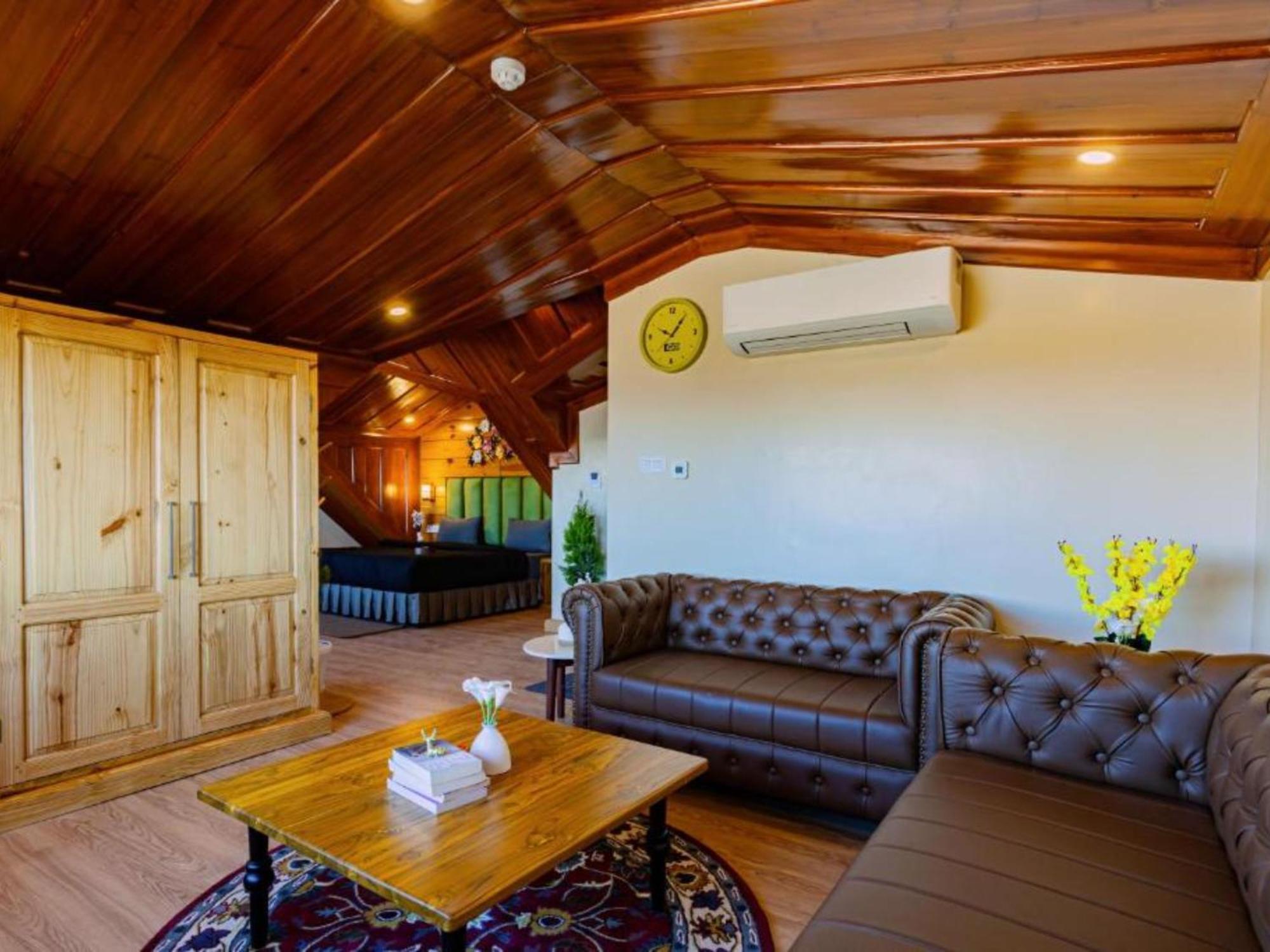 The Hosteller Shimla, Valley View Room photo