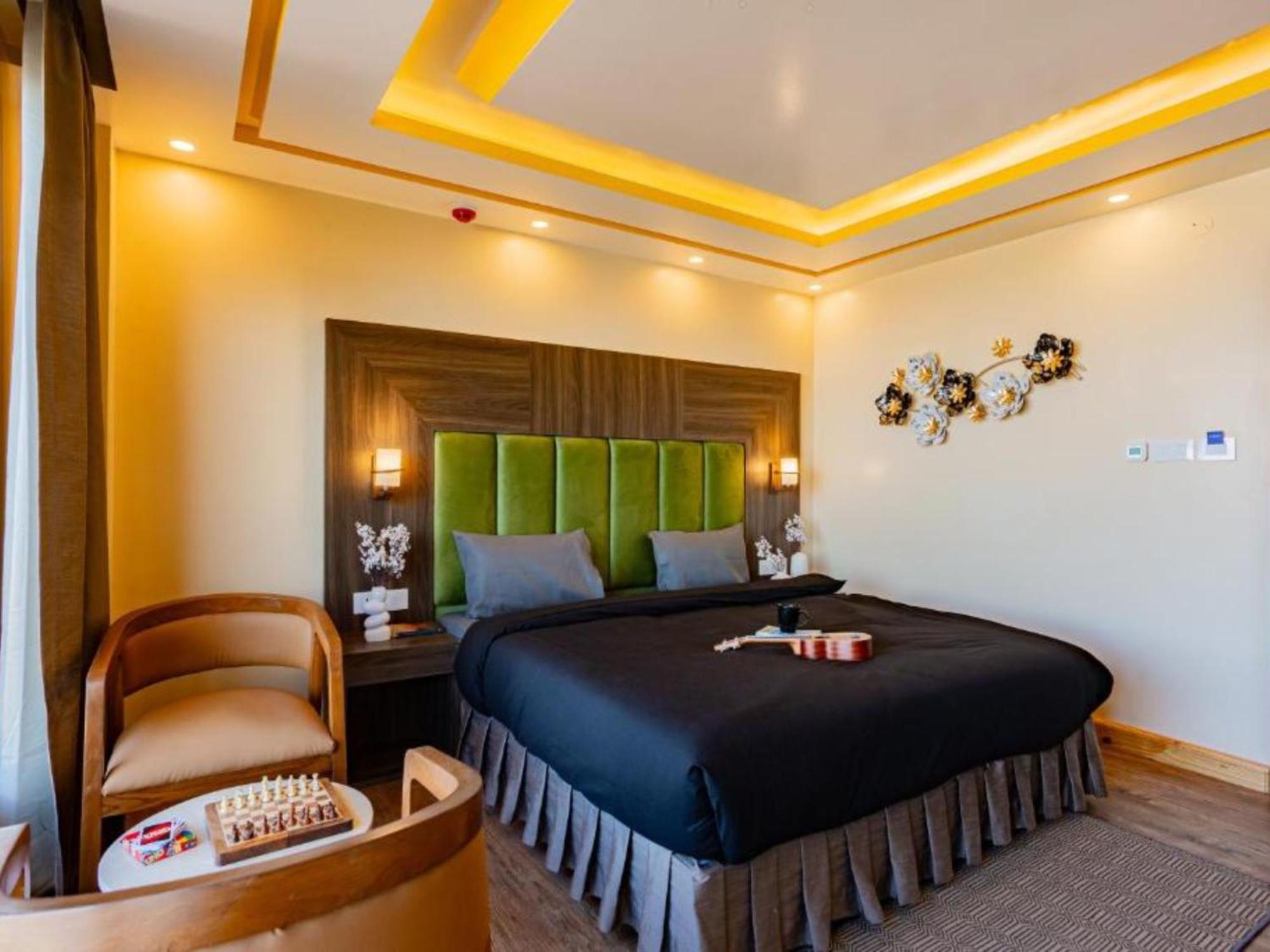 The Hosteller Shimla, Valley View Room photo