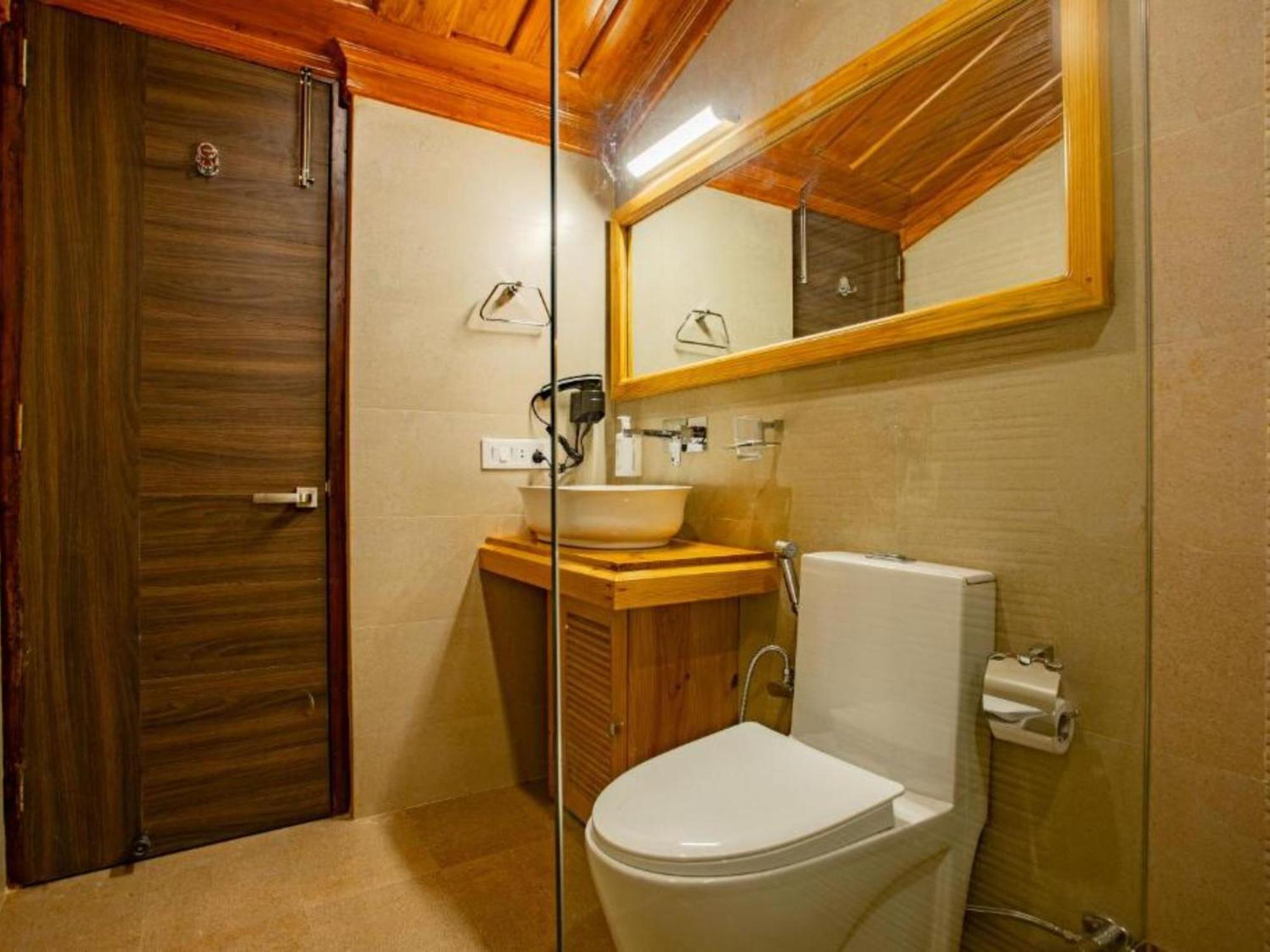 The Hosteller Shimla, Valley View Room photo
